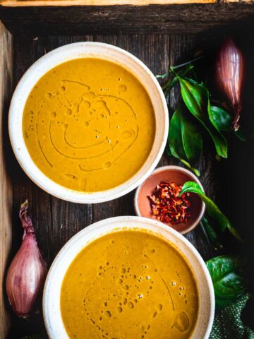 This is a picture of two moringa soup bowls in a serving tray.