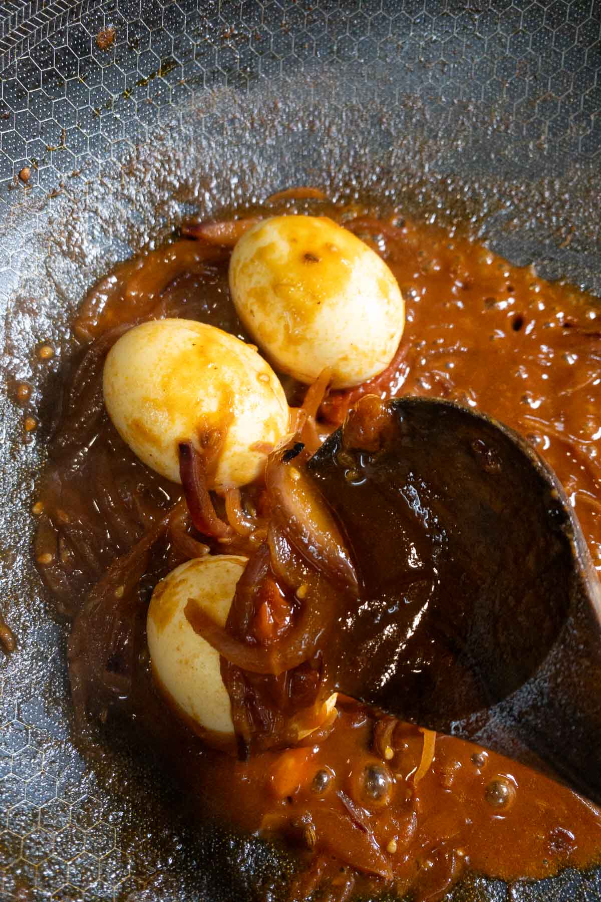 Cover eggs with thokku masala.