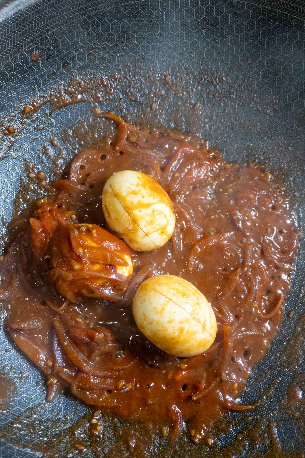 Cover eggs with muttai masala.